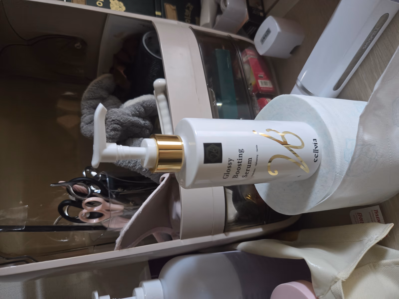 Raw cosmetics product photo in a home setting